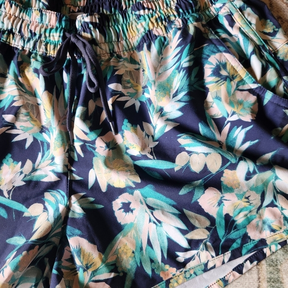Columbia Blue and Green Athletic Shorts - Picture 3 of 5